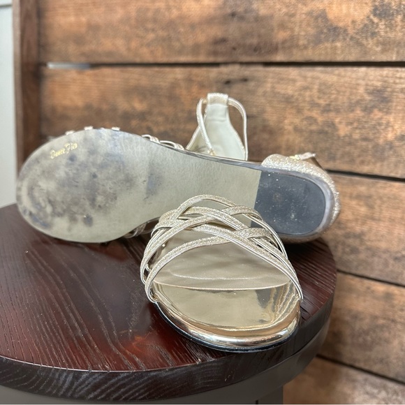 Easy Street Strappy Wedge Sandals in Gold women’s size 9 1/2W - Picture 2 of 8